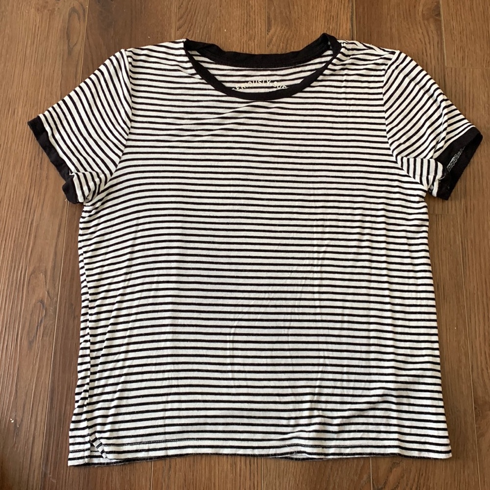 Short sleeve stripped top.